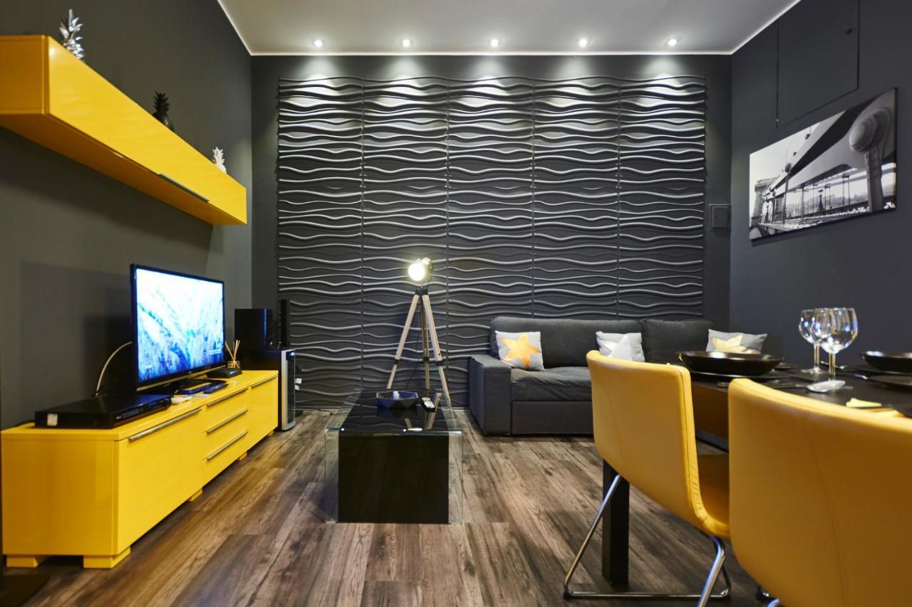 Central Location Yellow-Black Apartment 布达佩斯 外观 照片
