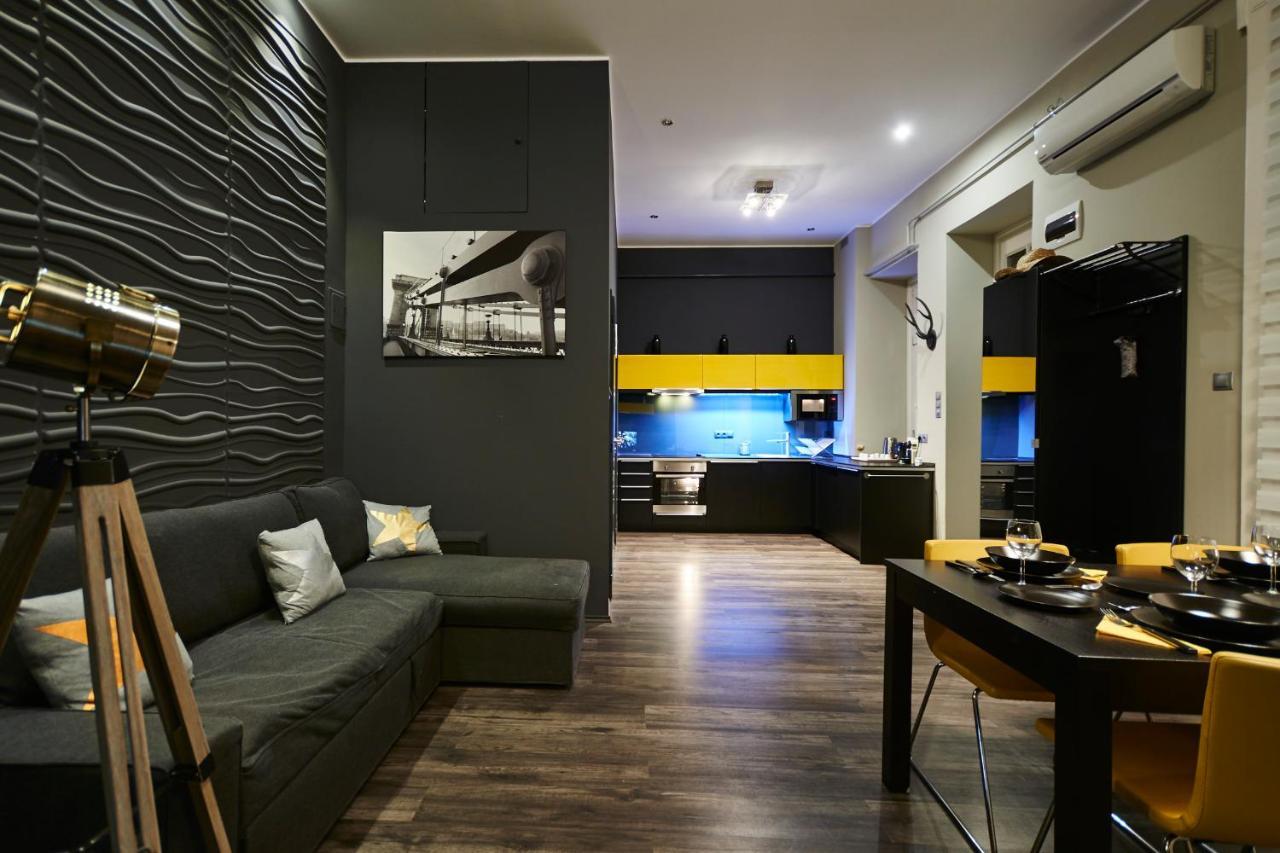 Central Location Yellow-Black Apartment 布达佩斯 外观 照片