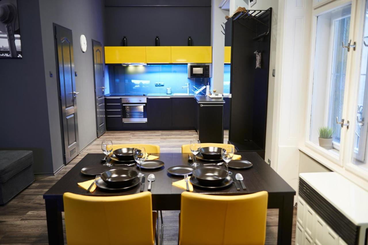 Central Location Yellow-Black Apartment 布达佩斯 外观 照片