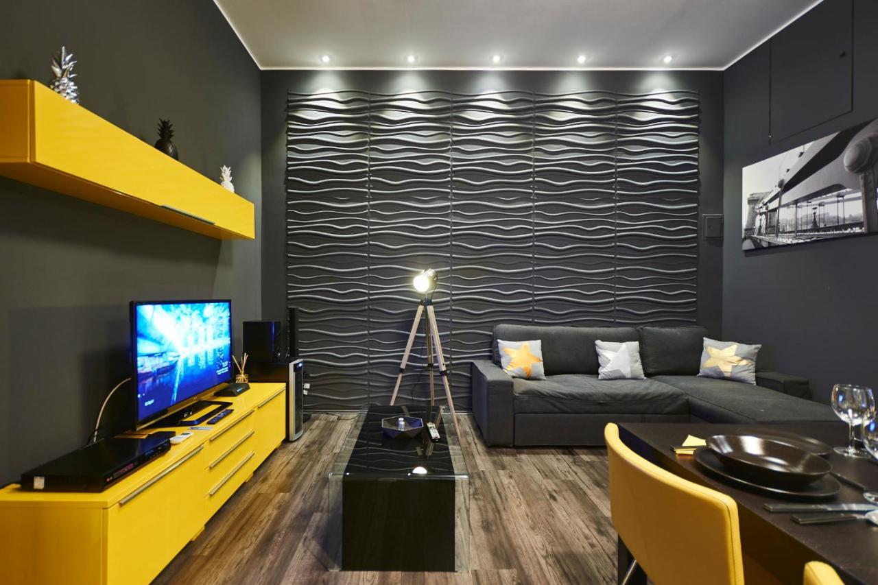 Central Location Yellow-Black Apartment 布达佩斯 外观 照片