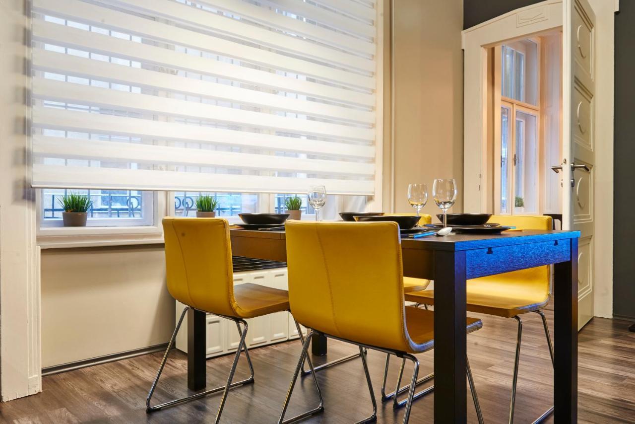 Central Location Yellow-Black Apartment 布达佩斯 外观 照片