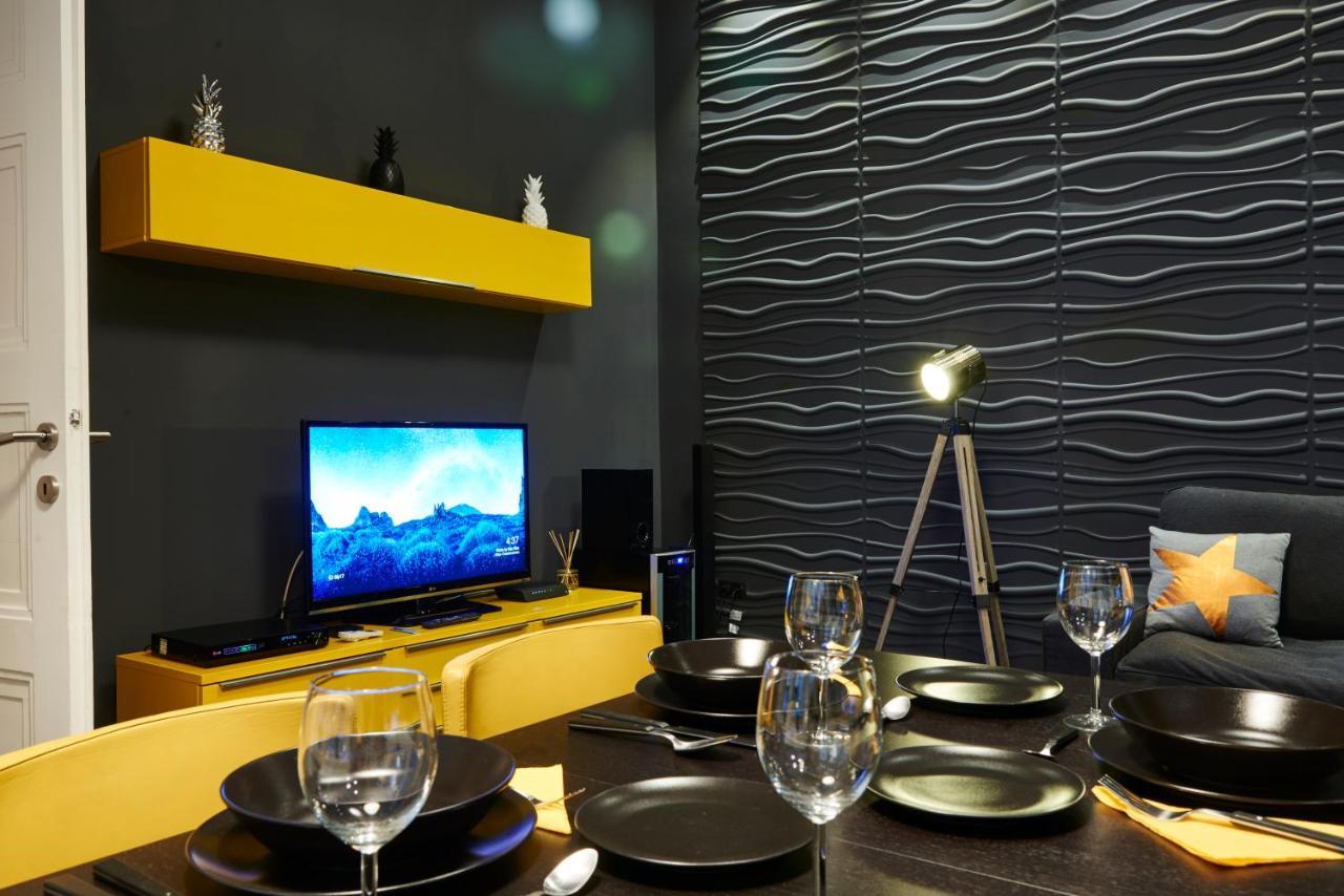 Central Location Yellow-Black Apartment 布达佩斯 外观 照片